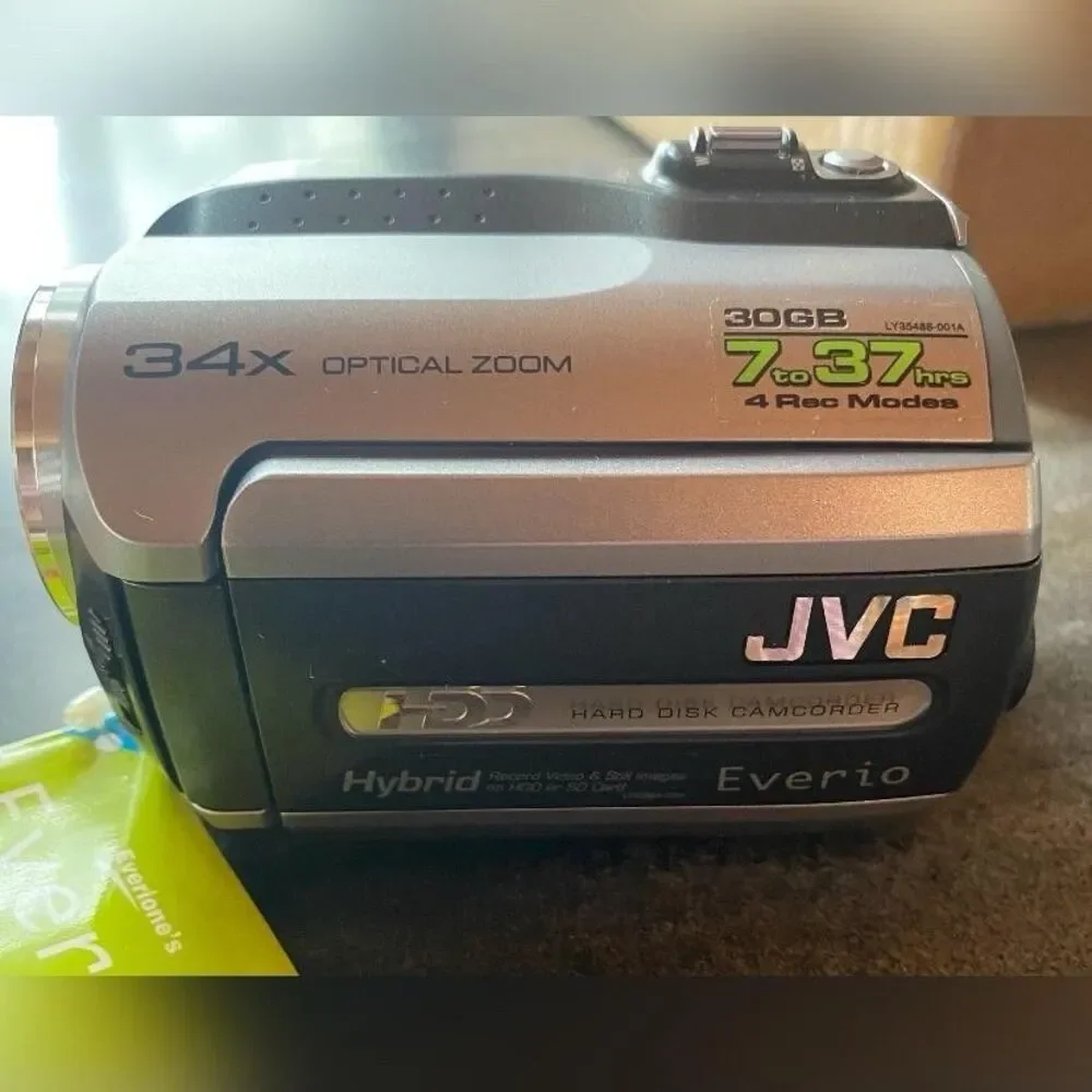 JVC Everio GZ-MG130U 30GB HDD Camcorder 34x Zoom SD Card Slot Silver Remote READ